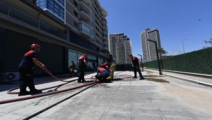 Bornova'da depo yangını dakikalar içinde kontrol altına alındı